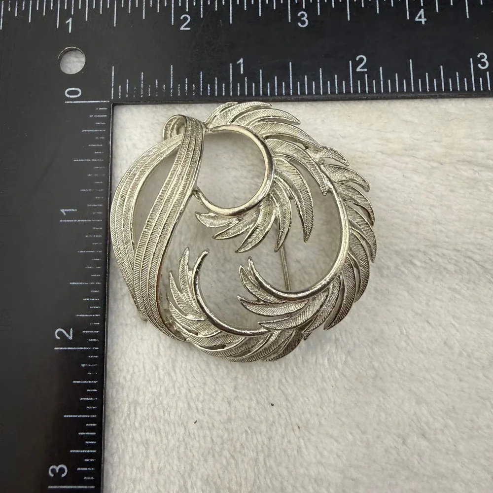 Vintage Lisner Brooch Silver Tone Feather Wreath Textured